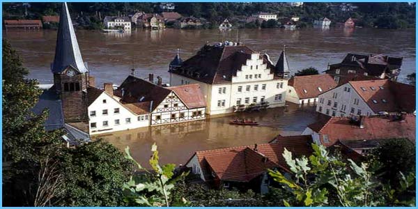 Deutschland ertrinkt im Hochwasser